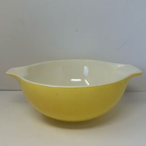 Vintage Pyrex Yellow #443 Cinderella Mixing Bowl 2-1/2 Qt Ovenware USA